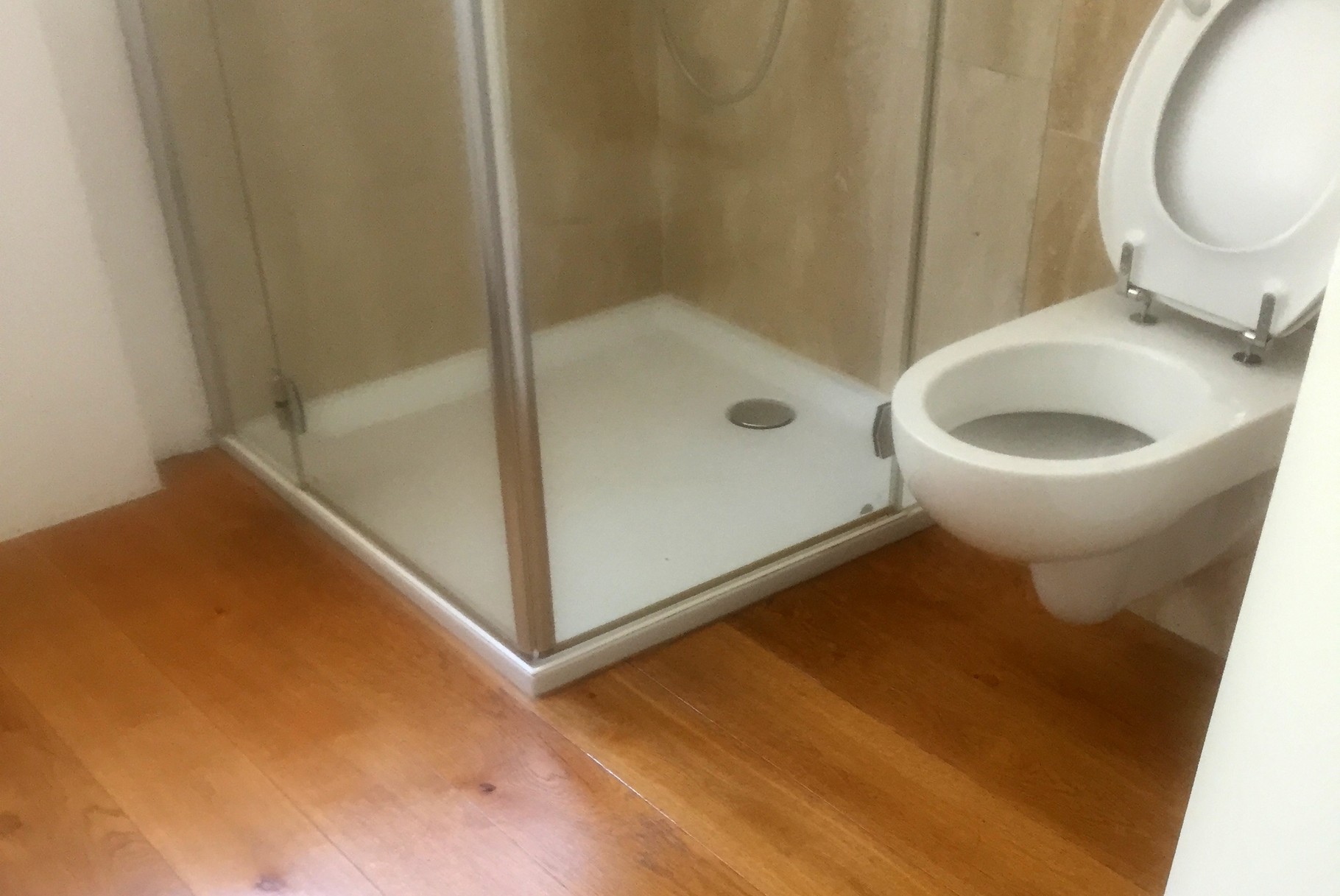 Holzboden im Badezimmer